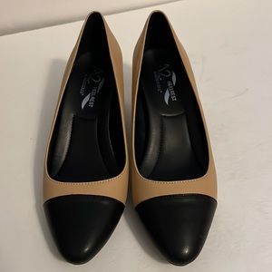 Size 7M Aerosoles mid heel pumps